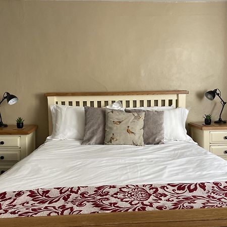White Hart Hotel Wiveliscombe Стая снимка
