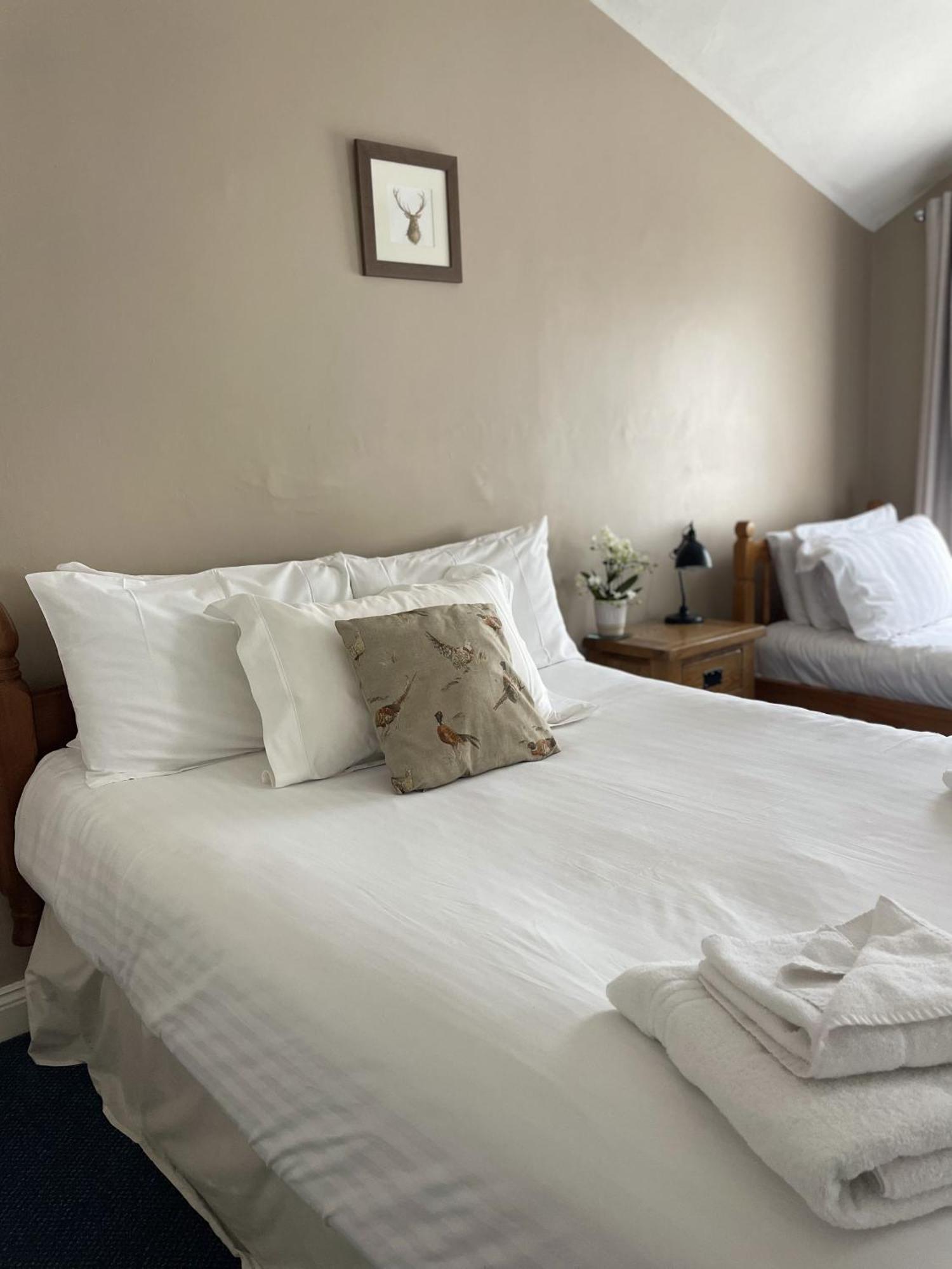 White Hart Hotel Wiveliscombe Стая снимка