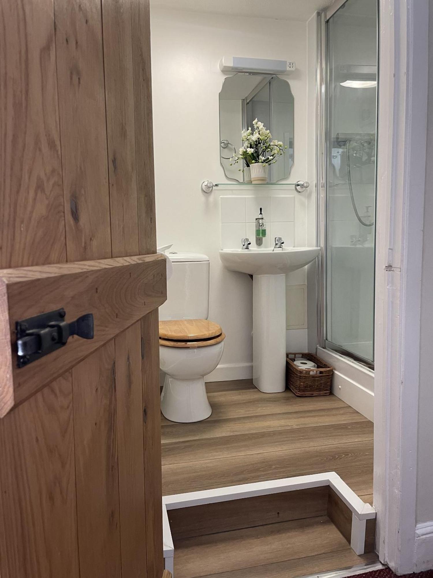 White Hart Hotel Wiveliscombe Стая снимка